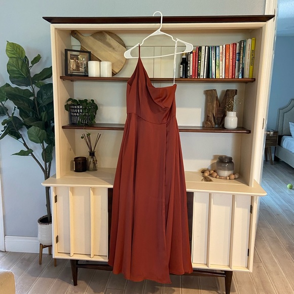 Size 8 David’s Bridal Crepe-Back Satin One-Shoulder Bridesmaid Dress - Worn Once - Picture 3 of 7